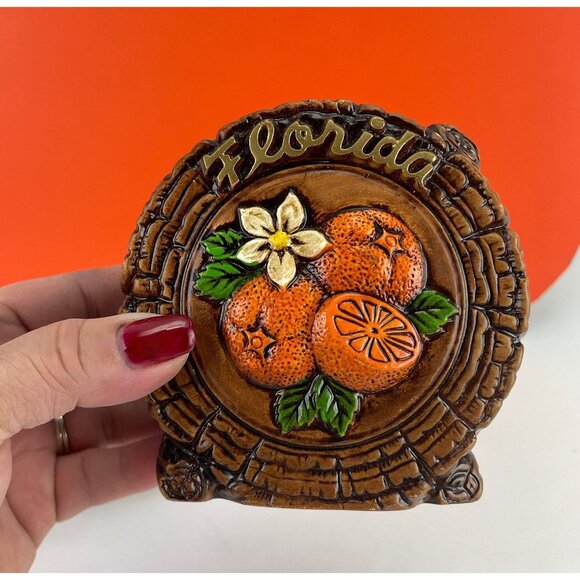 Vintage 70s salt & pepper shakers, Florida souvenirs, ceramic log shaped - Picture 3 of 10